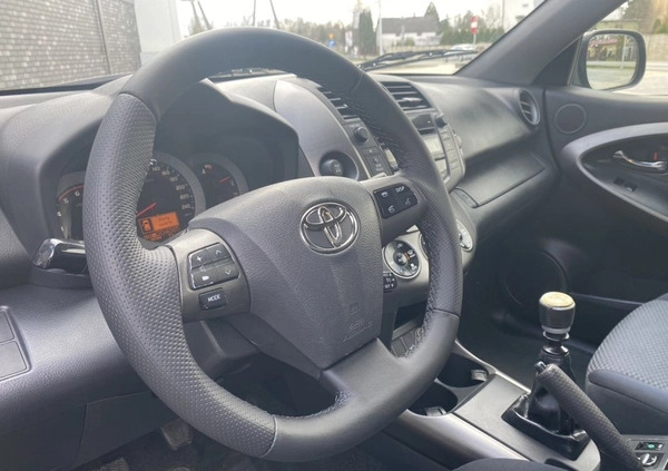 Toyota RAV4 cena 27770 przebieg: 204085, rok produkcji 2009 z Radom małe 232